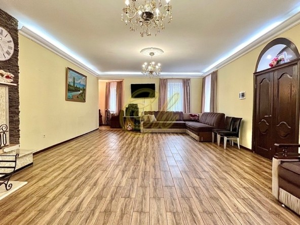 КРАСНАЯ ПАХРА