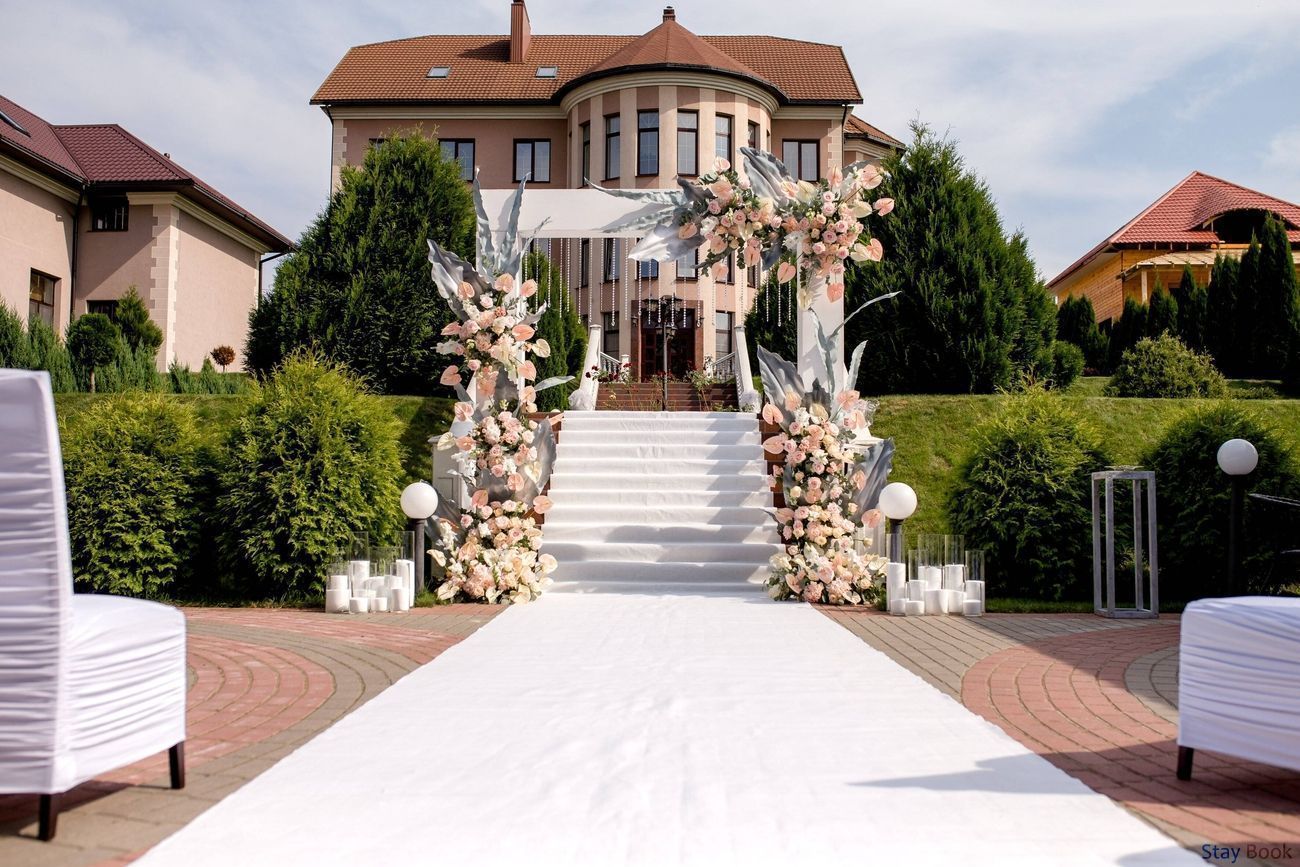 Площадки для проведения свадеб с вариантами размещения гостей